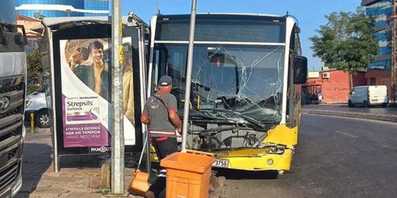 İETT otobüsü durağa çarptı