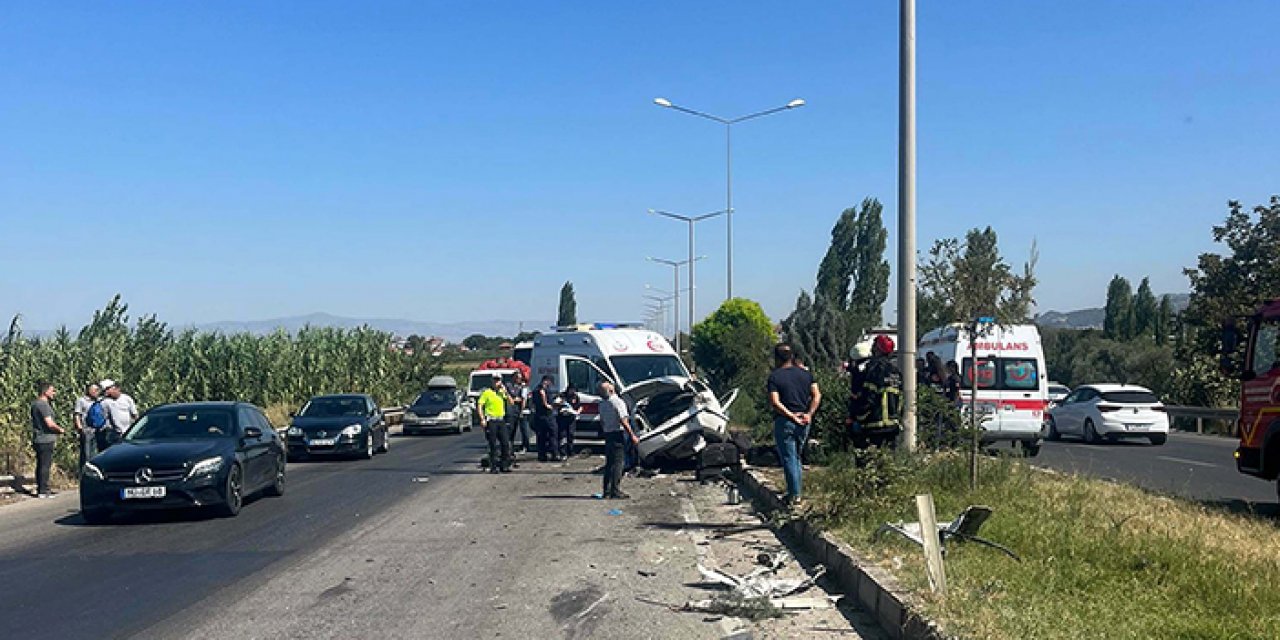 Manisa'da feci kaza: Karı-koca öldü, çocukları yaralandı