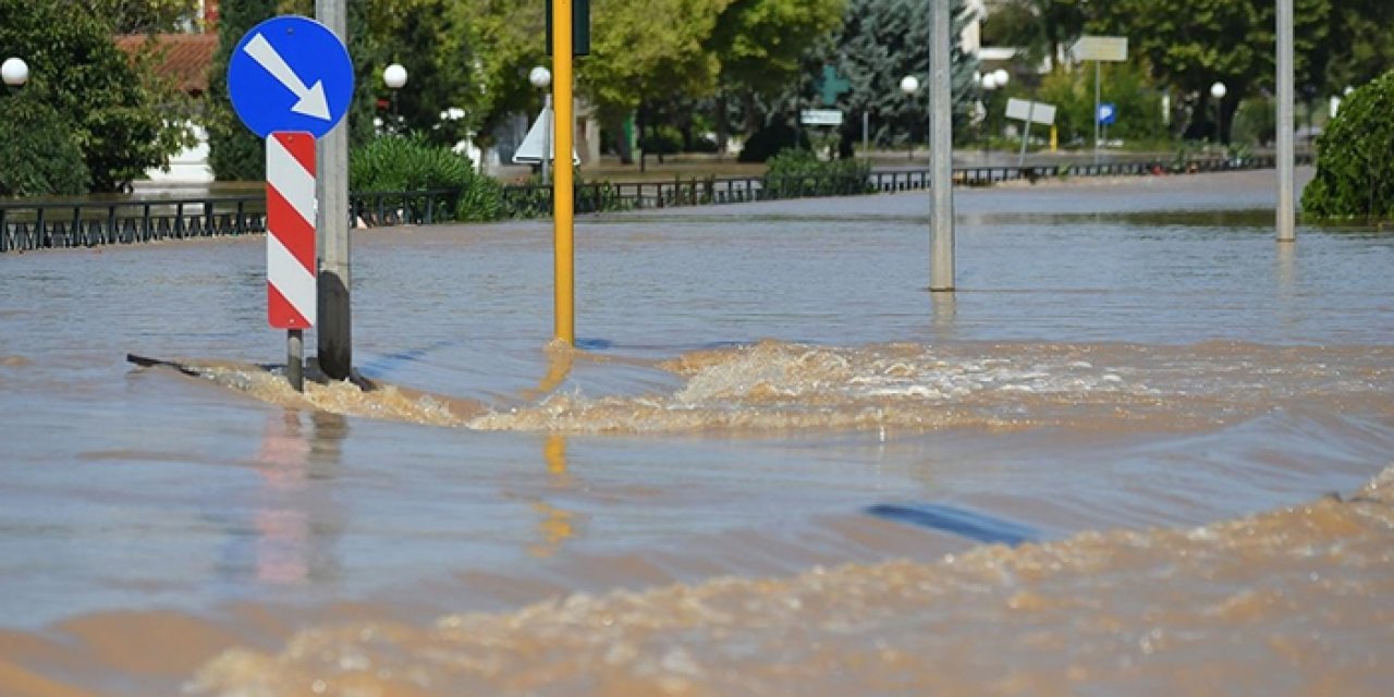 Yunanistan'daki selde ölü sayısı 17'ye çıktı