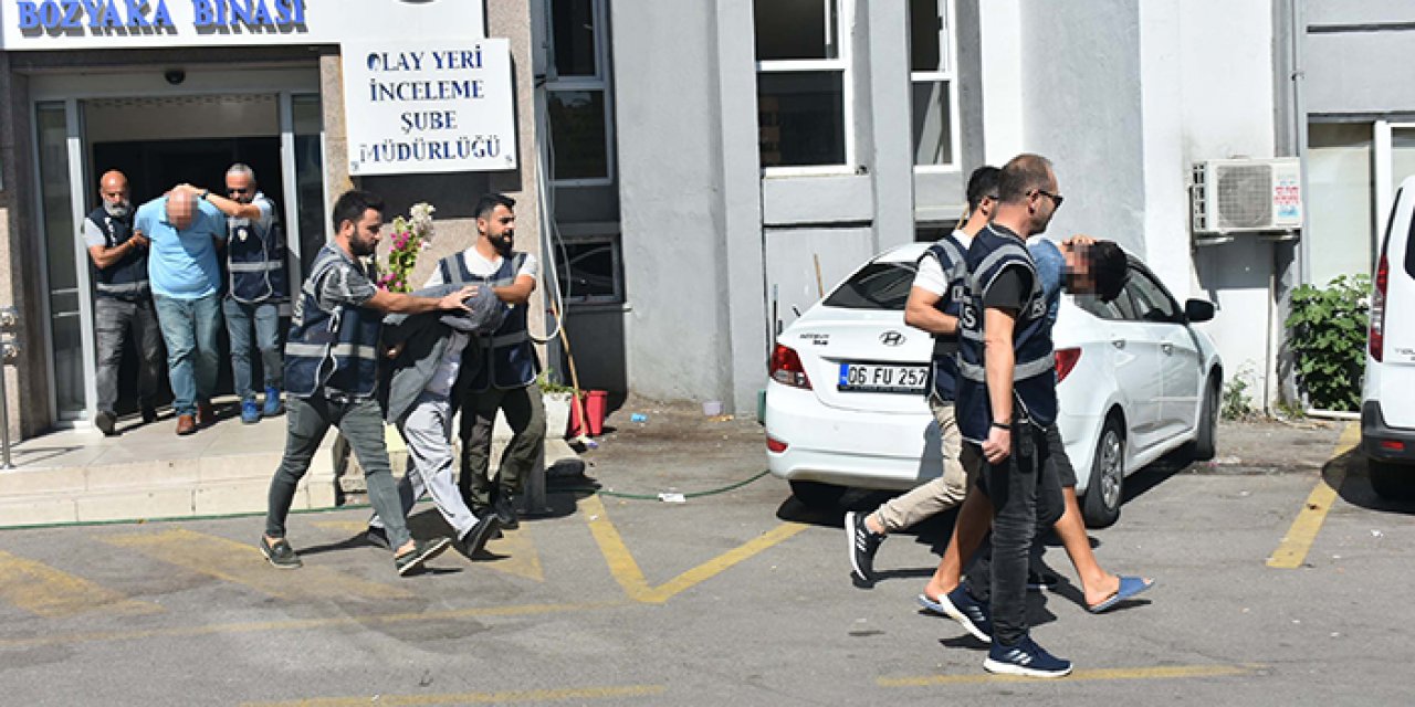 Gasbettikleri aracı satarken yakalandılar