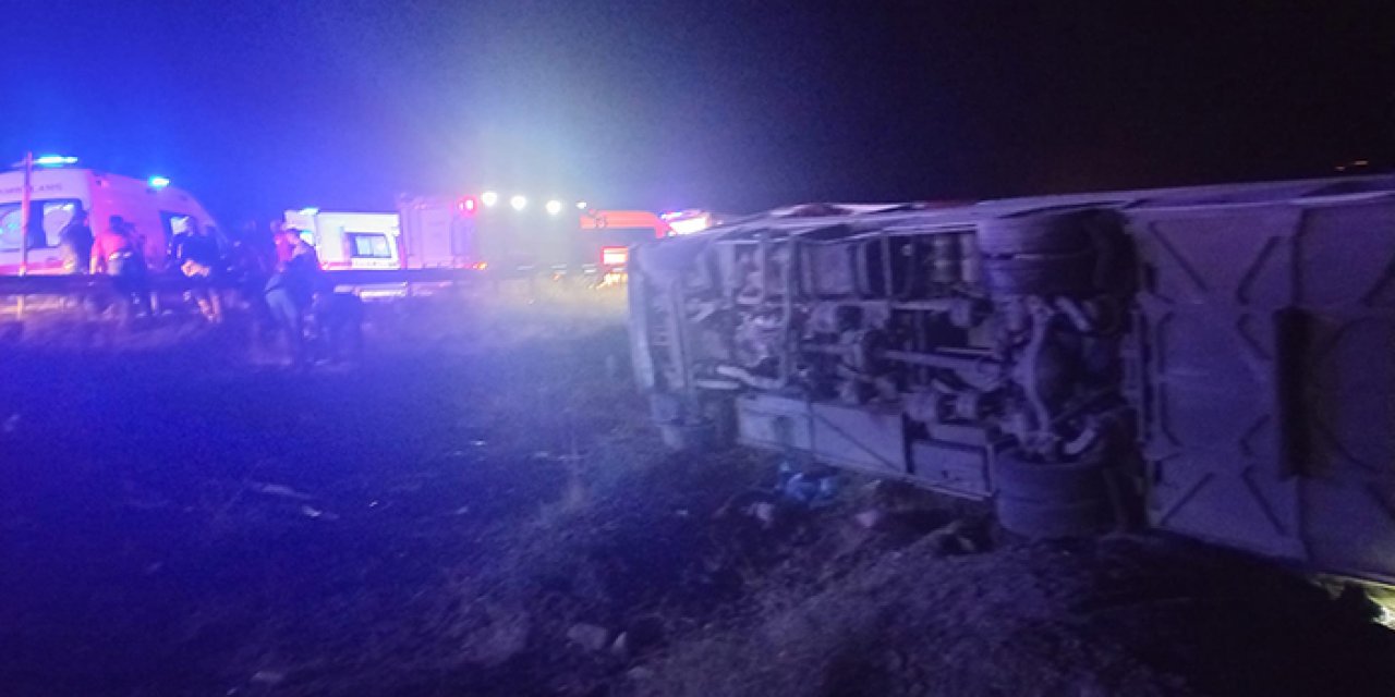 Göçmenleri taşıyan midibüs kaza yaptı: 5 ölü, 21 yaralı