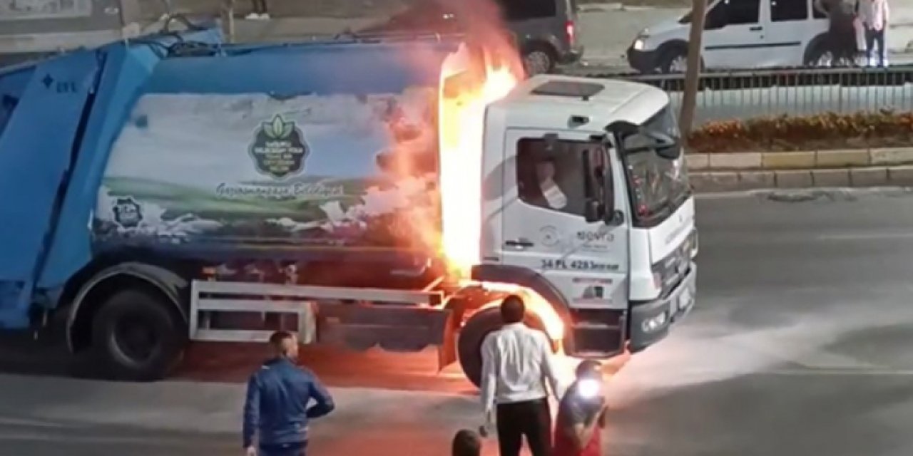 Çöp kamyonu alev alev yandı