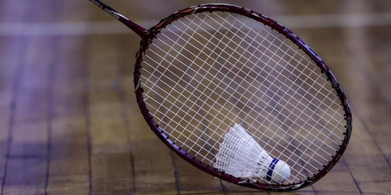 Milli badmintoncudan altın madalya