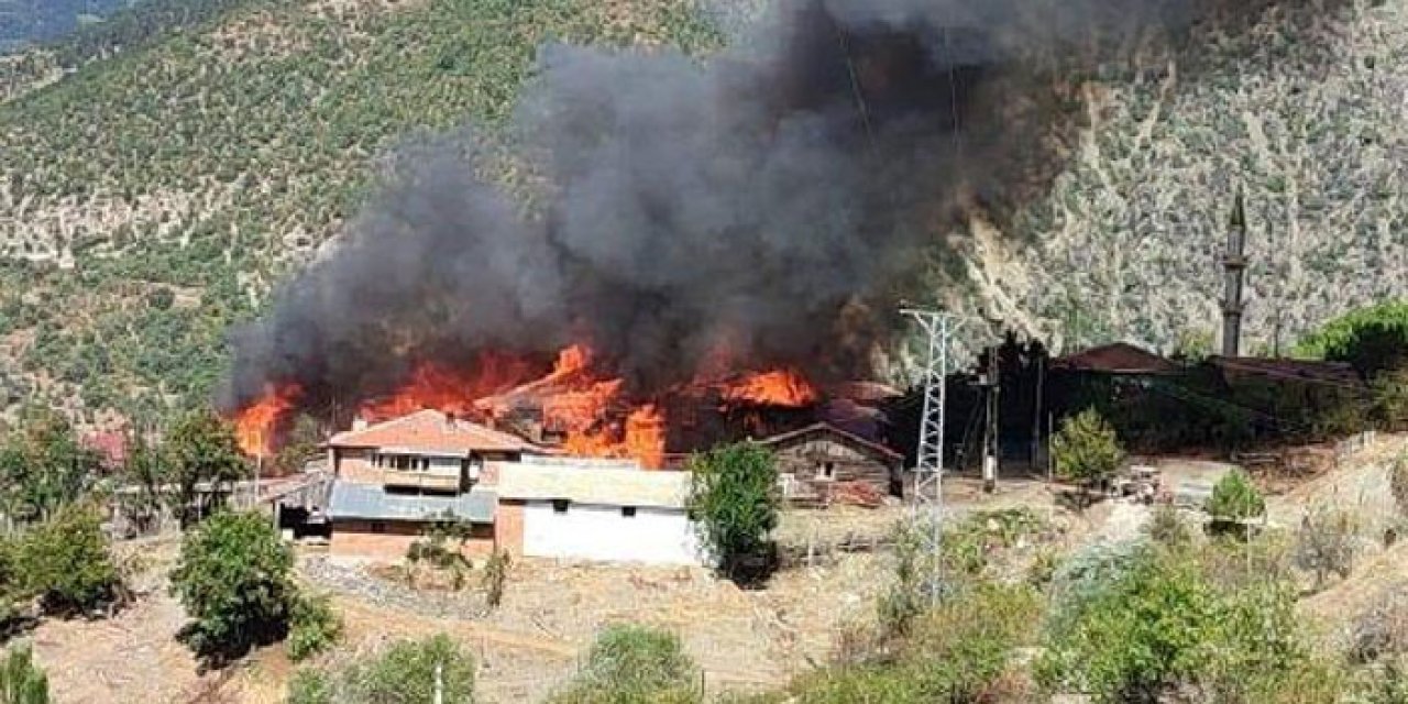 Kastamonu'da büyük yangın: 8 ev kullanılmaz hale geldi