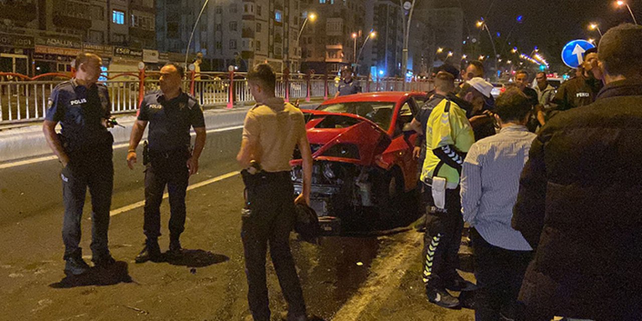 Alkollü sürücü bariyerler çarptı: 4 yaralı