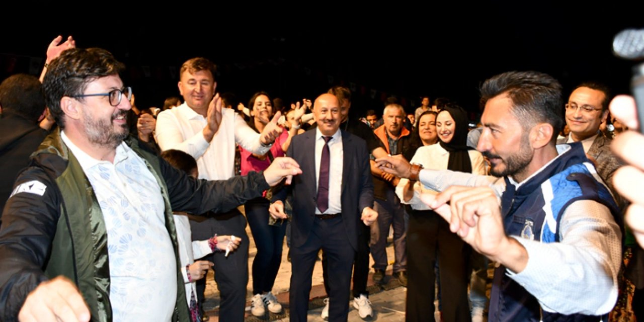 Katılım yoğun oldu; Belediye Başkanı oynayarak teşekkür etti