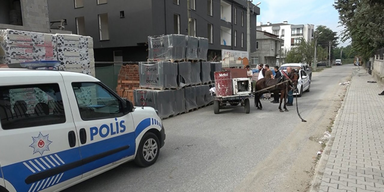 Çaldıkları malzemeleri ve at arabasını bırakıp kaçtılar