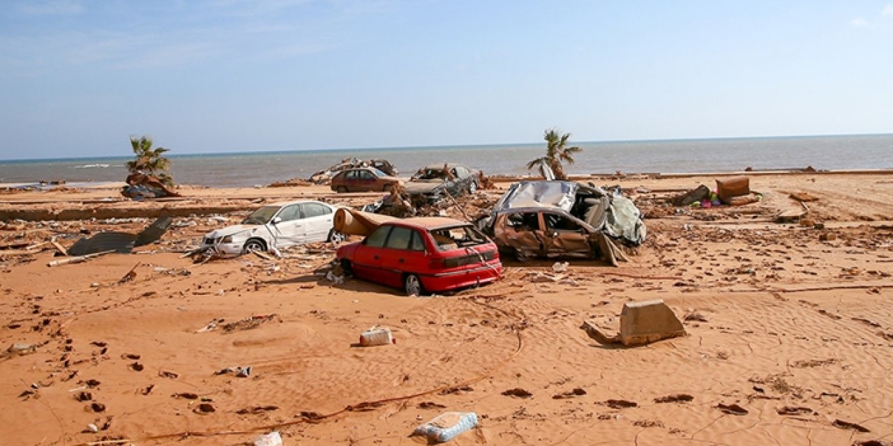 Libya'da selden en çok etkilenen şehir olan Derne'de salgın riski!