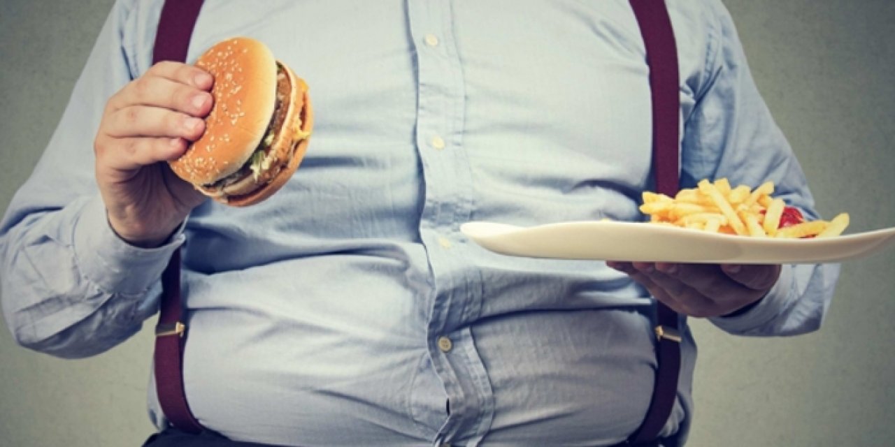 “Tıkınırcasına yemek yemeyin” Obezite psikolojik sorunlara yol açıyor!