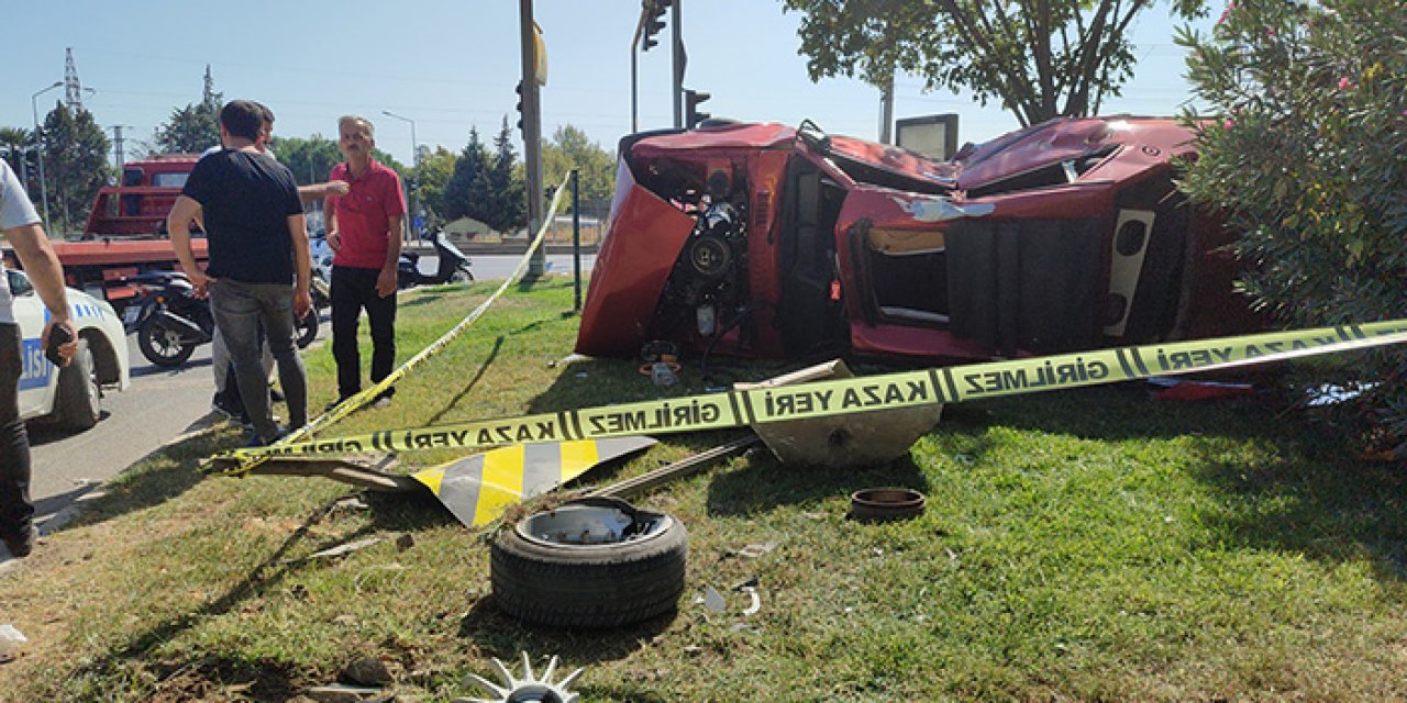 Çöp kamyonuna çarptı takla attı: Kazayı sıyrıklarla atlattı