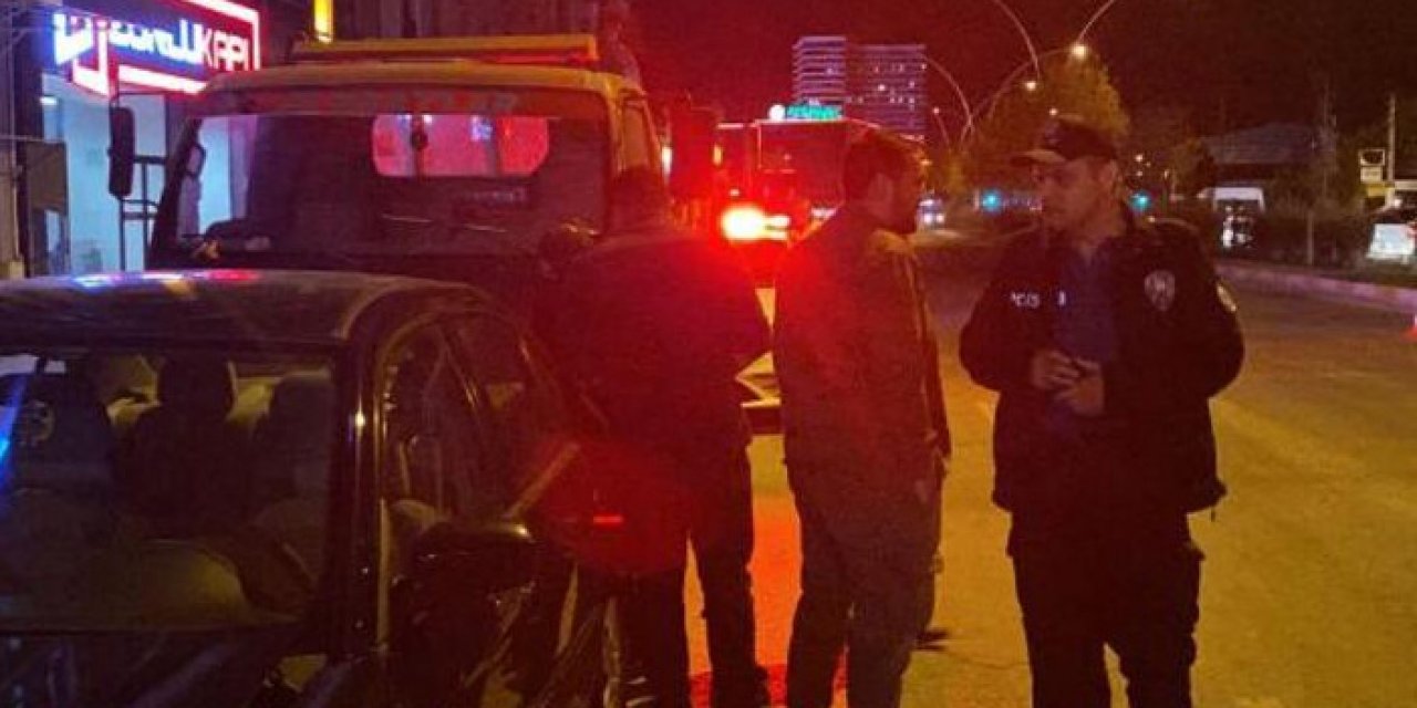 Kaza yaptı: Yoldan geçen çocuk sırtından bıçakladı