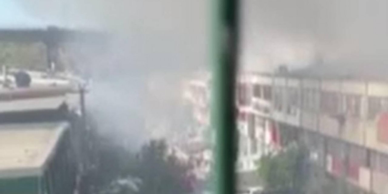 Bağcılar'da işyerinin çatısında yangın