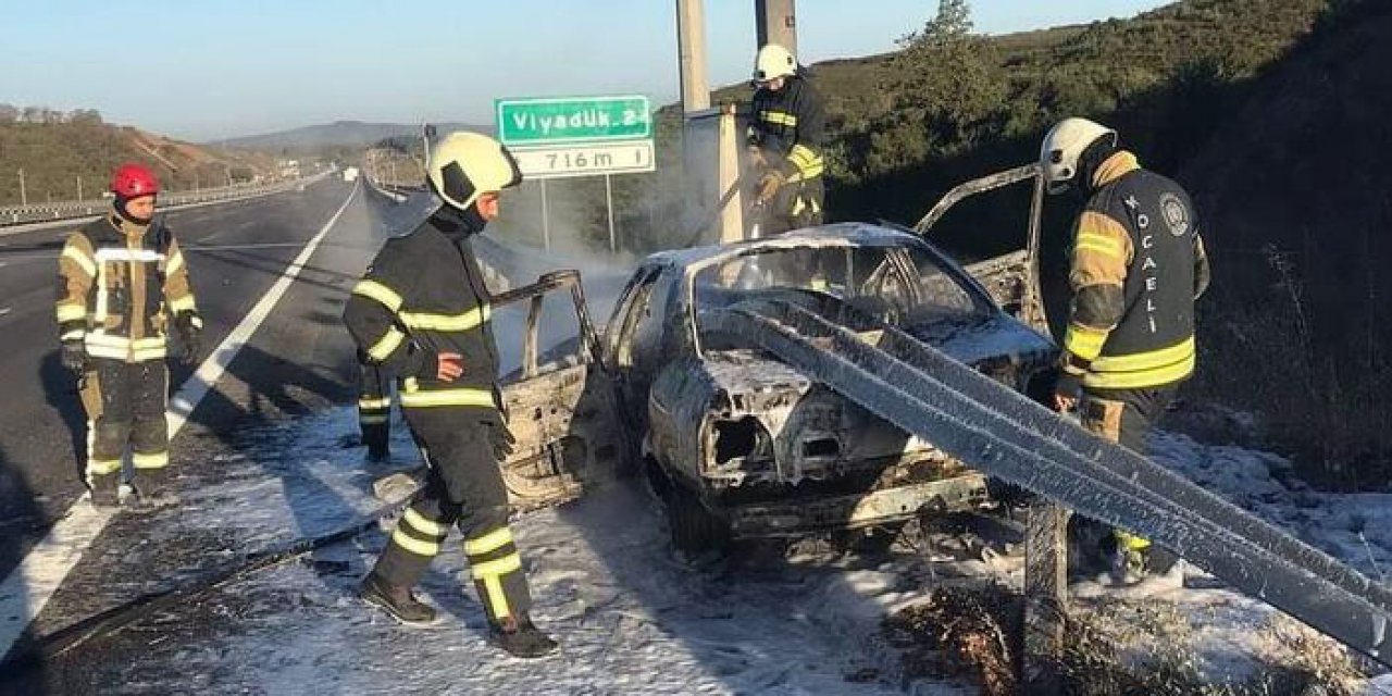 Otomobil bariyerlere saplanarak yandı: 3 yaralı