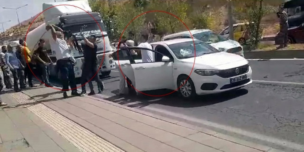 Yol vermeme tartışması büyüdü: Taşlı yumruklu kavga ettiler