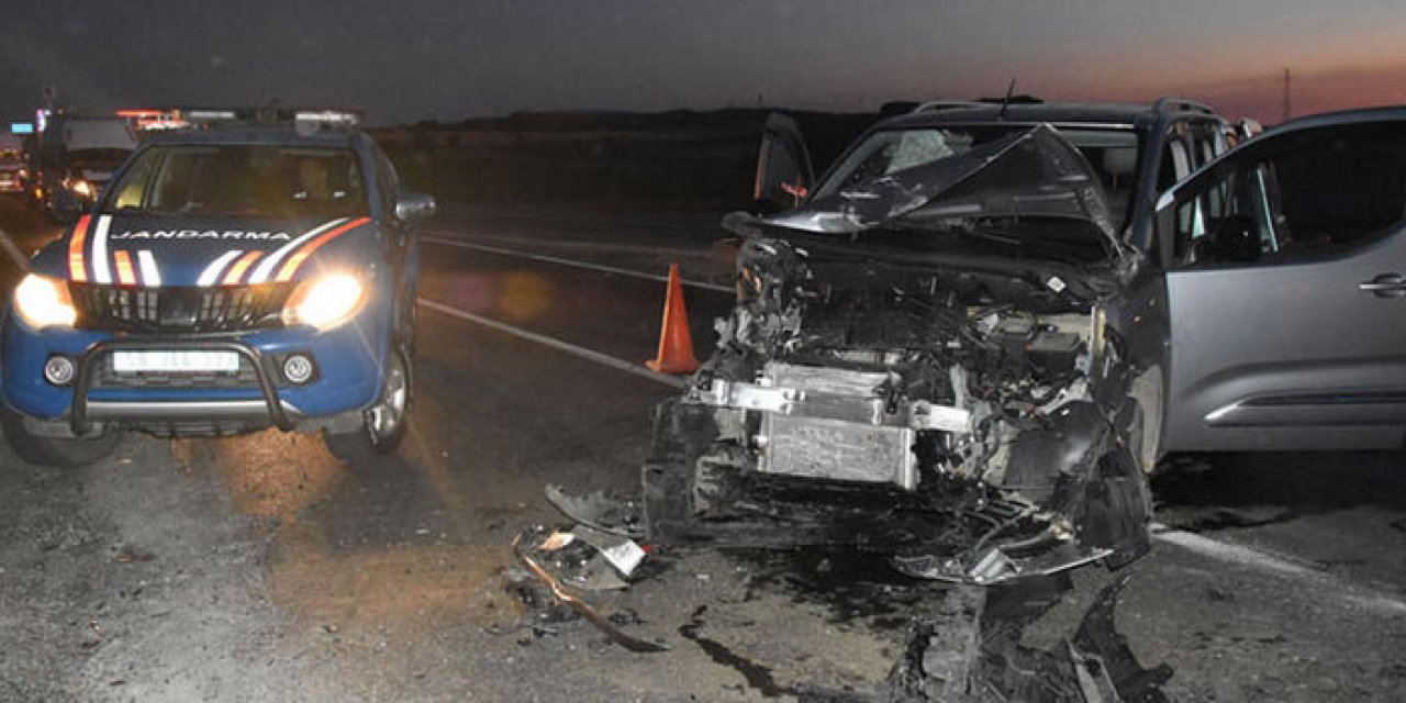 TIR ile hafif ticari araç çarpıştı: 5 yaralı