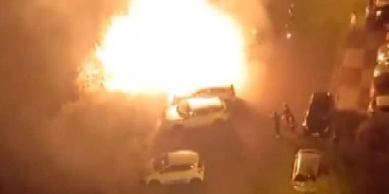 Boş arazi yangını araçlara sıçradı