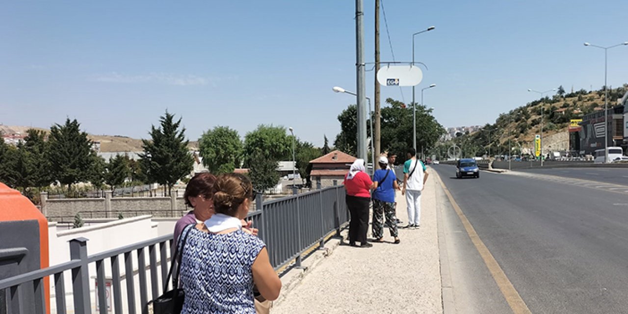 Ne bir korumalık var ne de bir durak! “İcraatı hastanenin önünde göremedik”