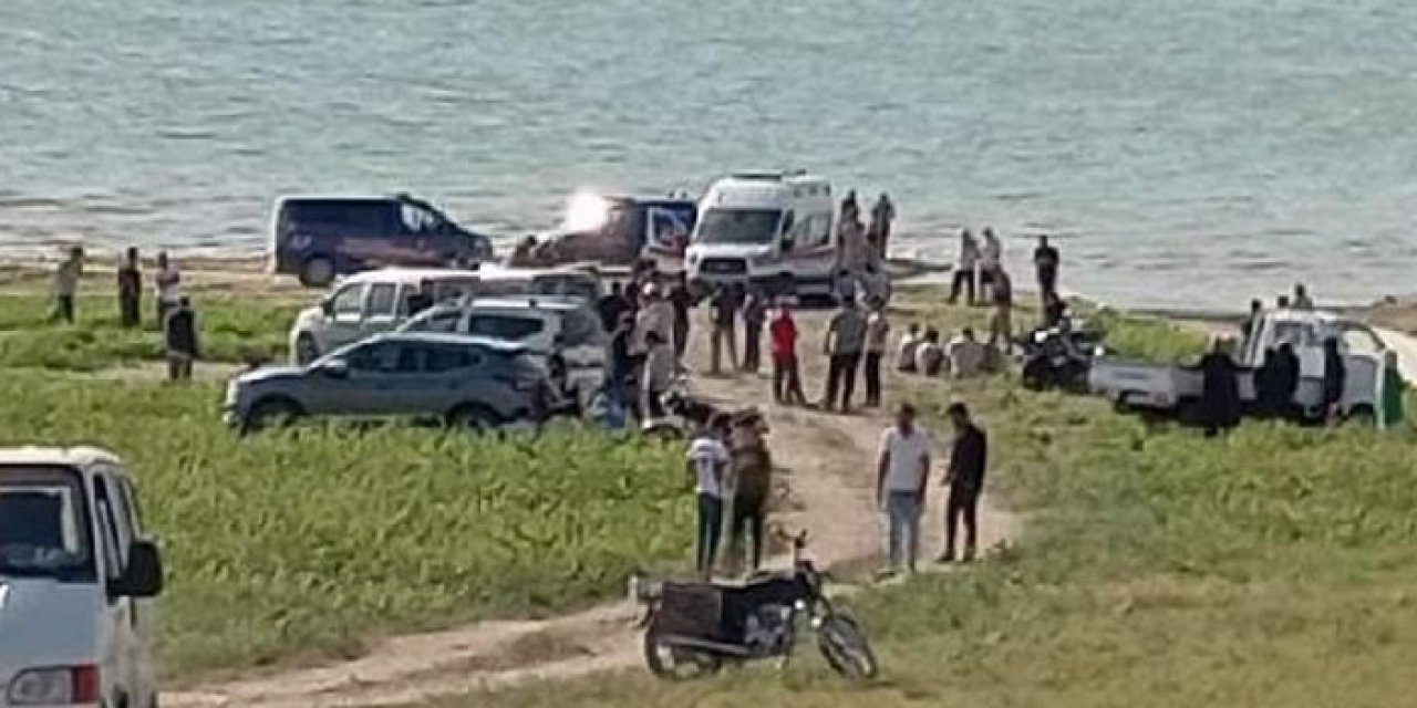 Serinlemek için gölete giren 2 kişi boğularak can verdi