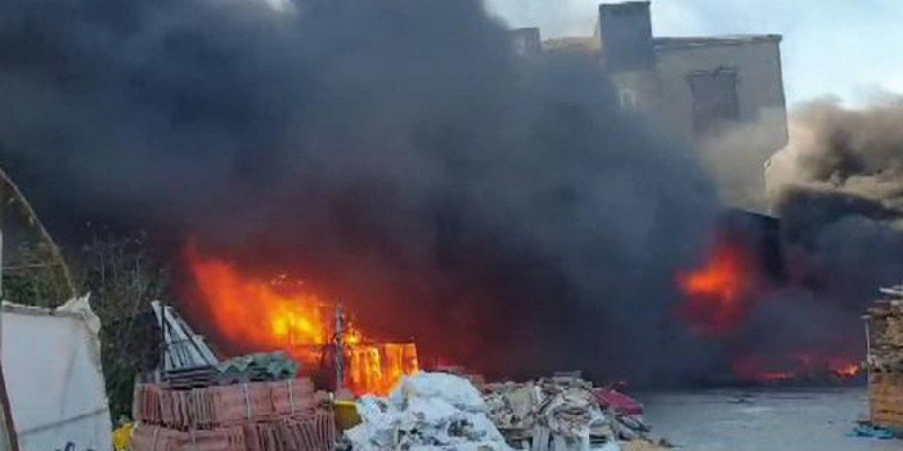 İstanbul'da depoda çıkan yangın korkuttu