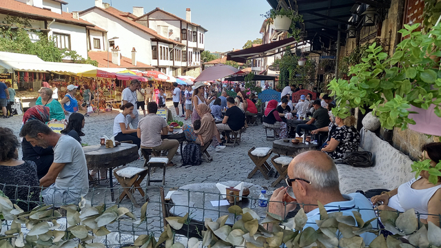 Havalar sıcak olunca Ankara'nın o ilçesine akın ettiler...