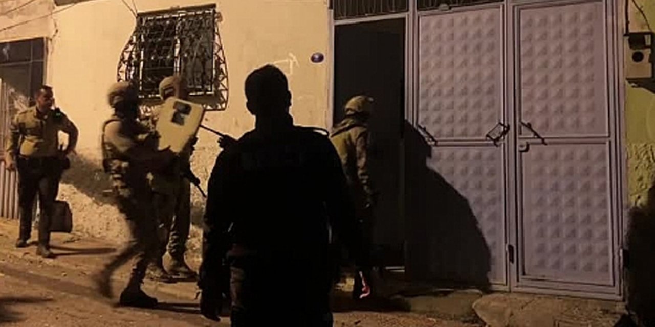 Önce evini yaktı ardından kendini yaraladı