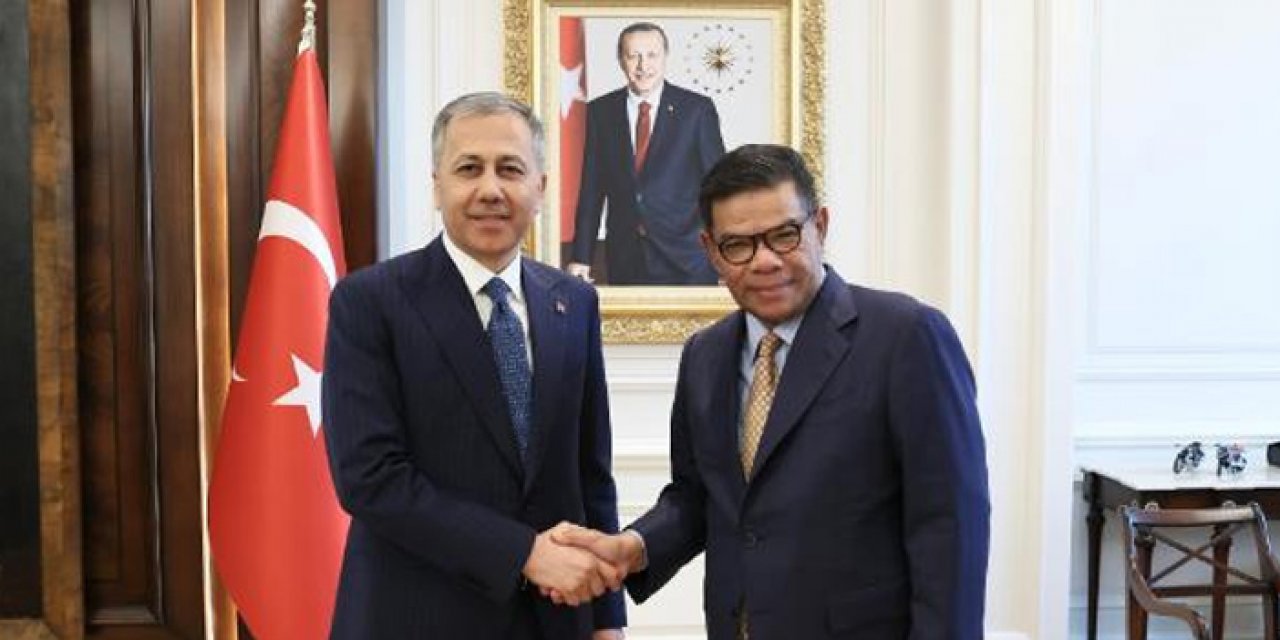 Bakan Yerlikaya Malezya'lı mevkidaşı ile bir araya geldi