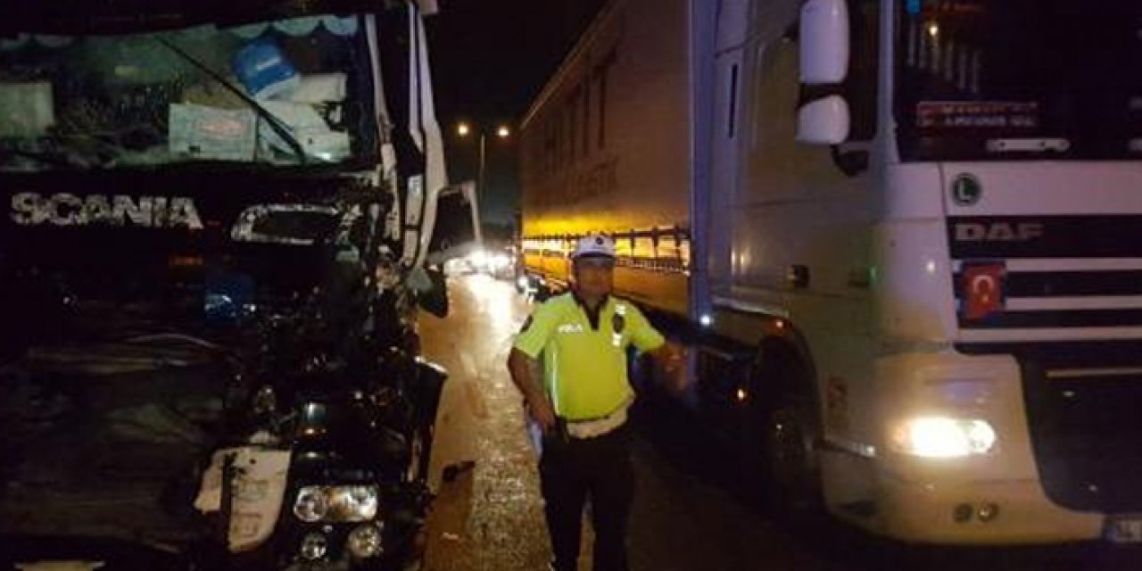Edirne'de iki TIR birbirine girdi: 1 ölü