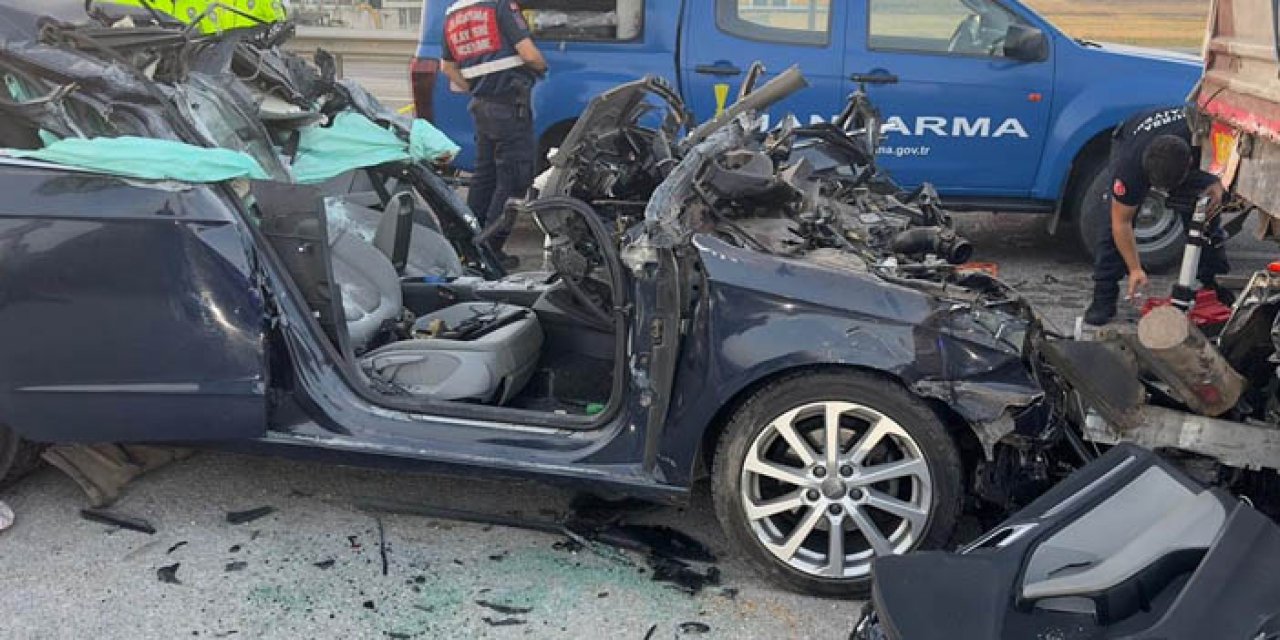 Nişanlı çift feci kazada yaşamlarını yitirdi