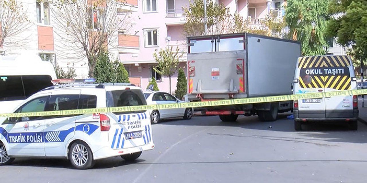 Kamyonun altında kaldı yaşamını yitirdi