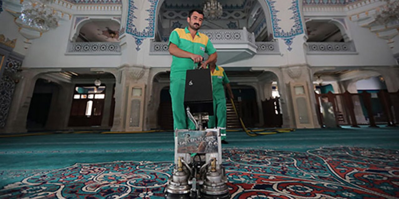 İstanbul'da Mevlit Kandili temizliği yapıldı