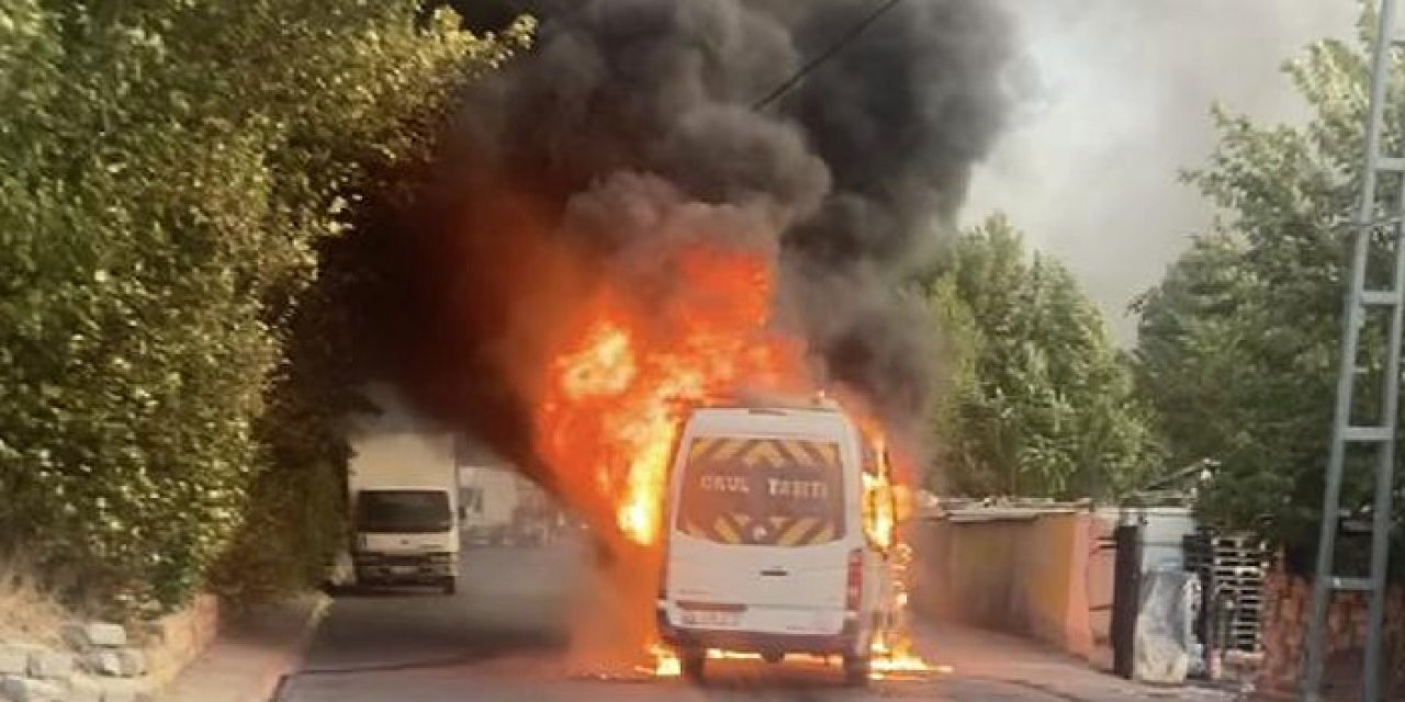 İstanbul'da servis minibüsü alev topuna döndü