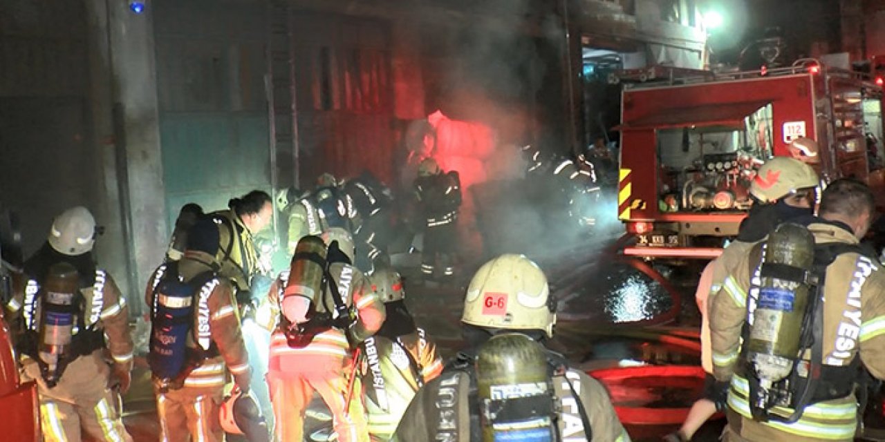 4 katlı iş hanında yangın