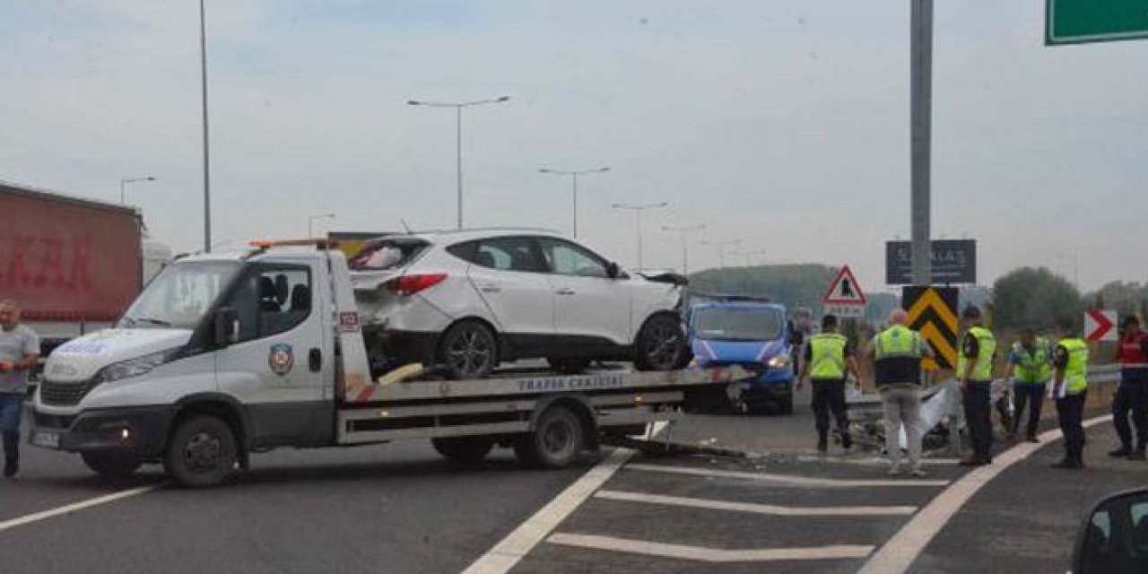 Cip refüje çarptı: 2 sürücü yaralı