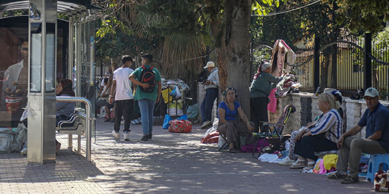 Antalya’da pazarcıların parsel tartışması! "Kaldırımı 17 bin 500 liraya devretmiş"