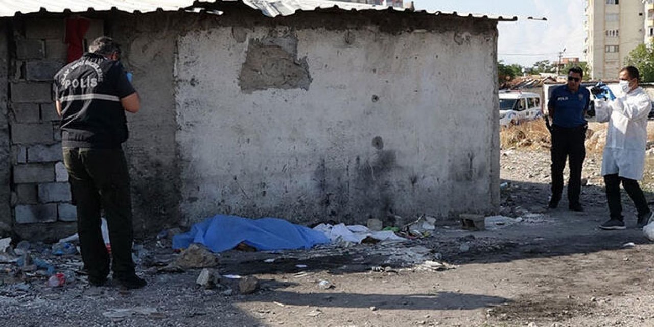 Hurda deposunda erkek cesedi bulundu