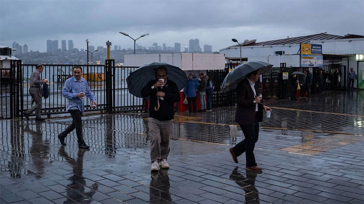 İstanbul Valiliği ve AKOM'dan peş peşe uyarılar: Zorunlu olmadıkça dışarı çıkmayın