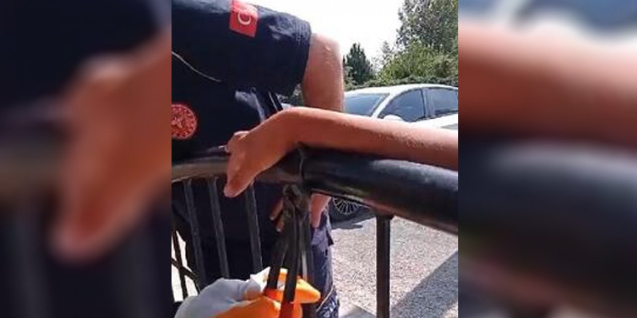Parkta bulunan tel çocuğun bileğine saplandı