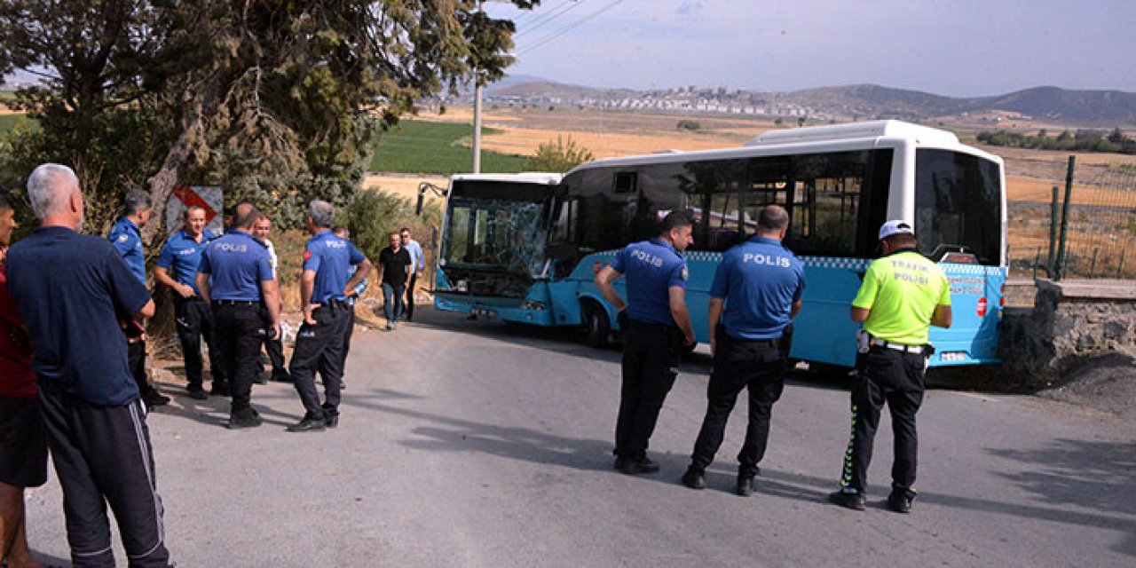 Halk otobüsleri kafa kafaya çarpıştı: 9 yaralı