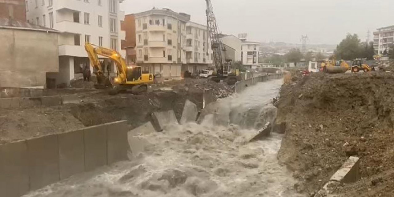 Yoğun yağışlar sonrası istinat duvarı yıkıldı