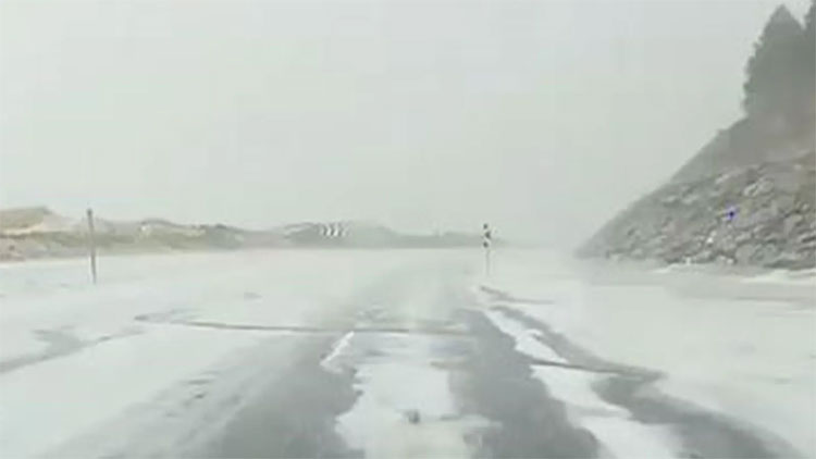 Kısa sürede yollar beyaza büründü!