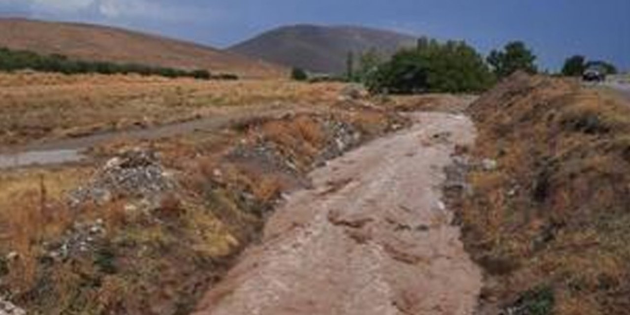 Kayseri'de sağanak nedeniyle sel meydana geldi