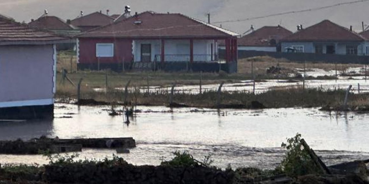 Konya'da 3 ilçede sağanak yaşamı olumsuz etkiledi