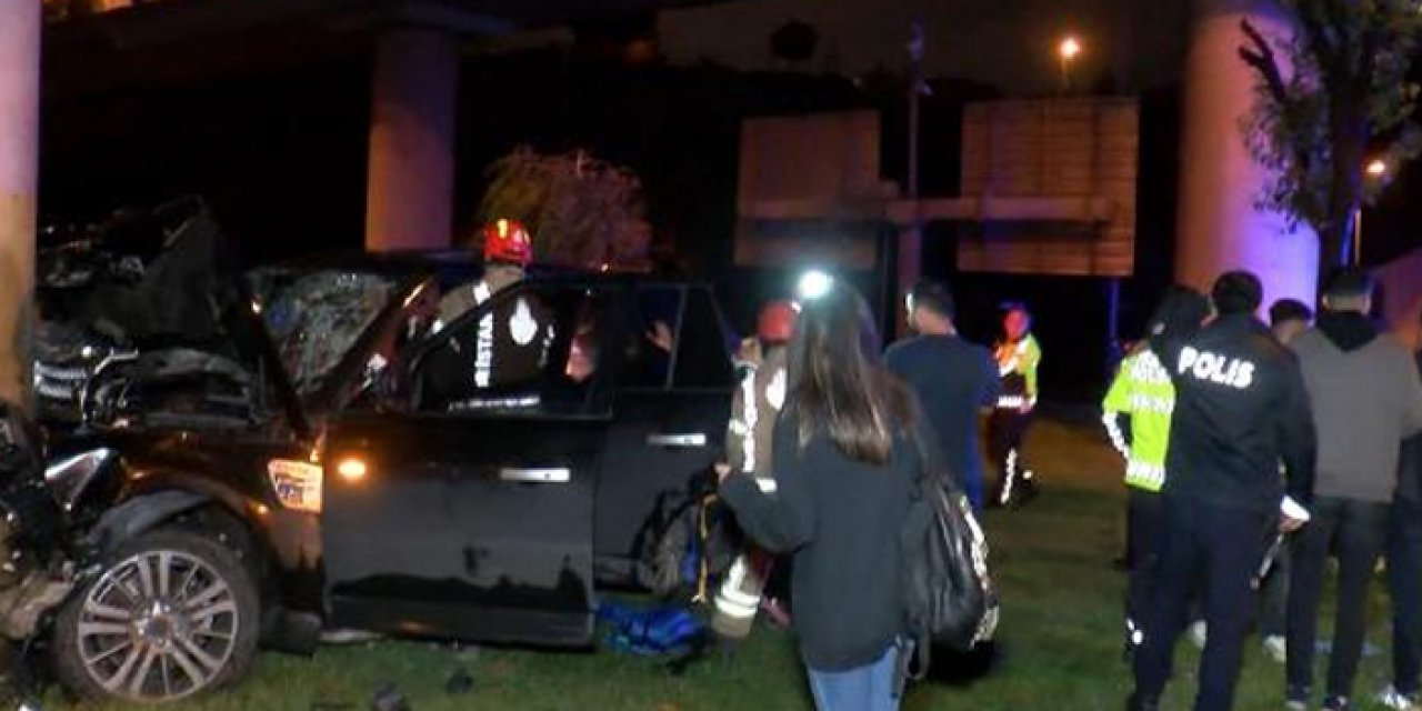 İstanbul'da cip viyadüğe çarptı: 4 yaralı