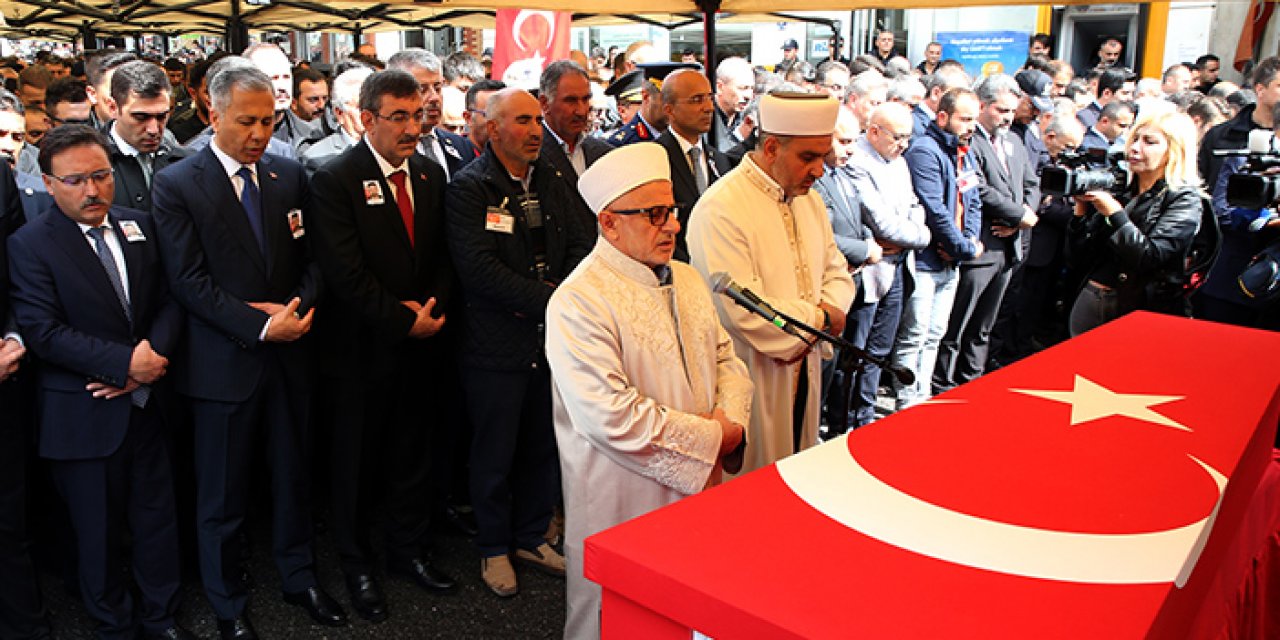 Henüz 24 yaşındaydı: Teröristlerin şehit ettiği veteriner defnedildi