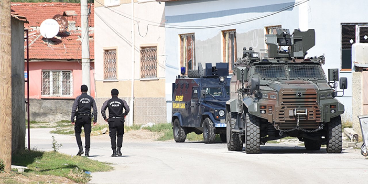 Husumetliler sokak ortasında çatıştı: 3 yaralı