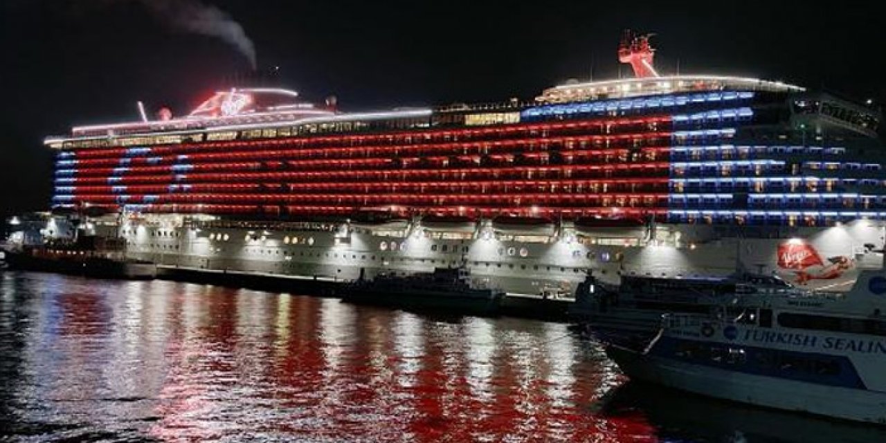 'Resilient Lady' gemisinden Türk bayrağı ışıklandırması