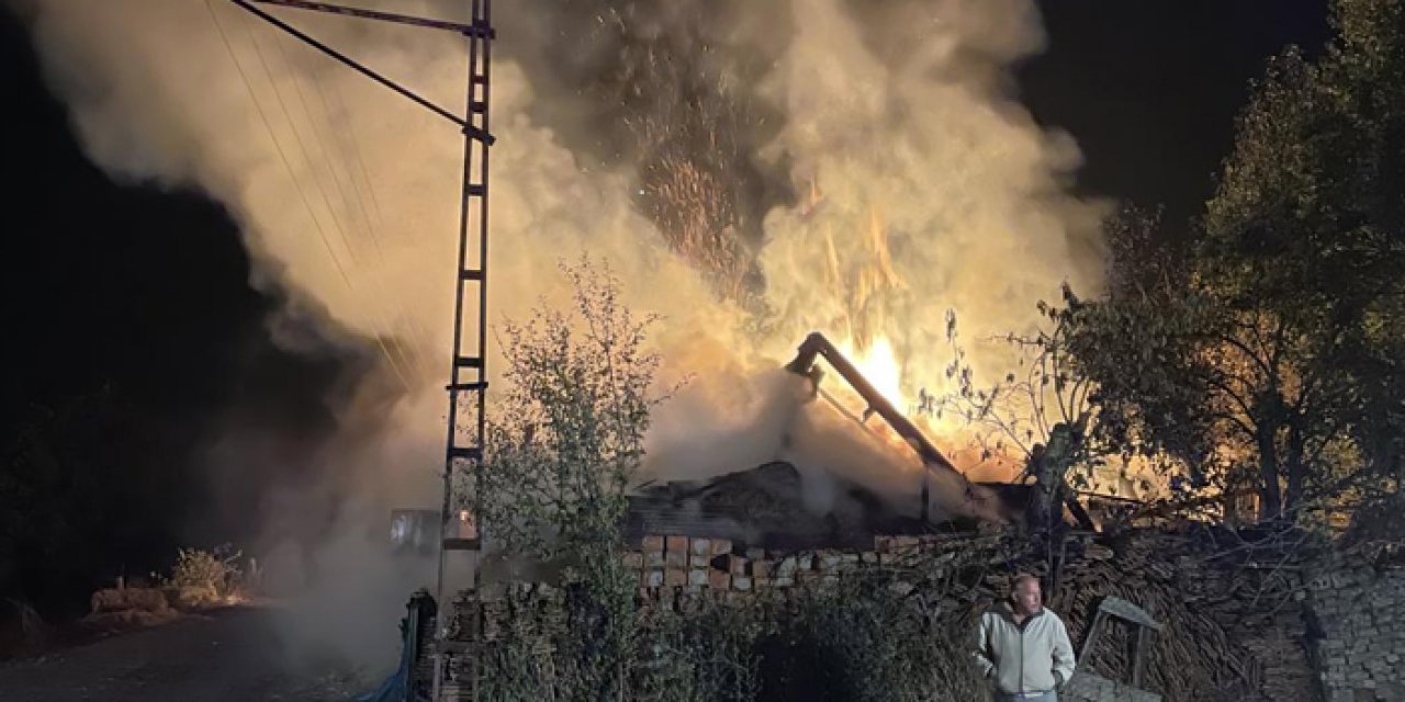 Karabük'te 3 samanlık alev alev yandı