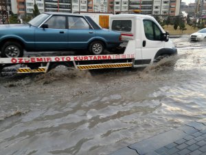 Kaldırıma kadar SUYLA DOLDU