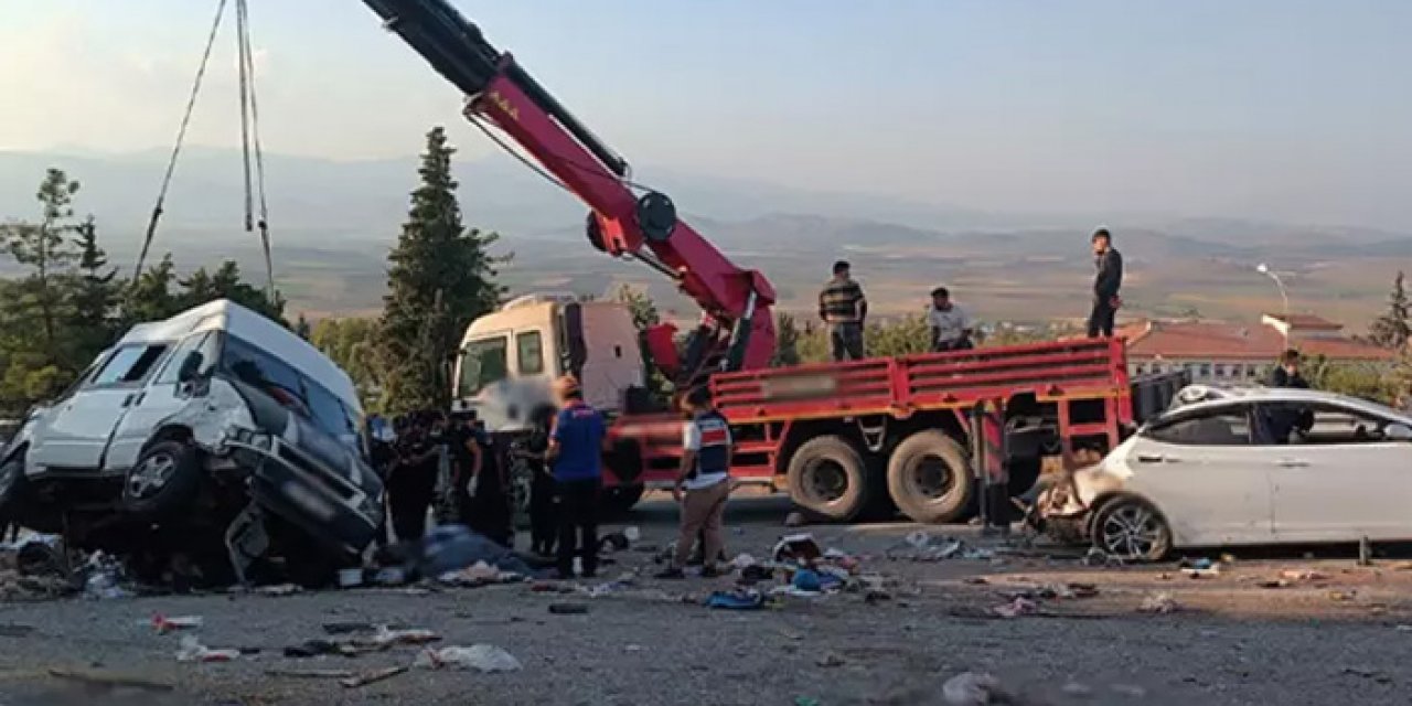 Kamyon kırmızı ışıktaki araçları biçti: 6 ölü çok sayıda yaralı