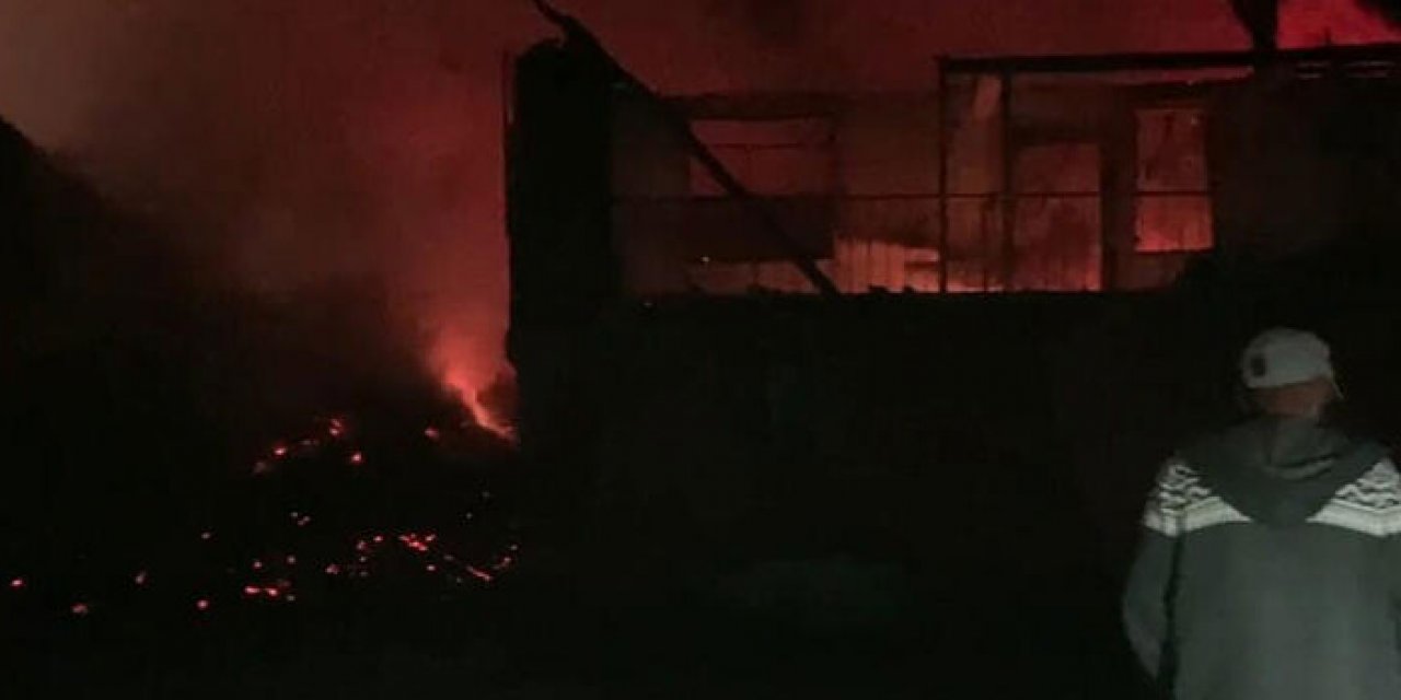 2 ev 2 garaj ve 1 samanlık yandı